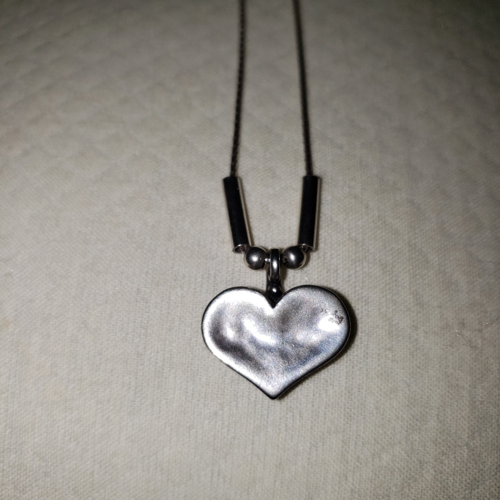 Heart pendant necklace